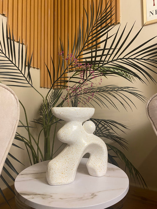 Knot vase